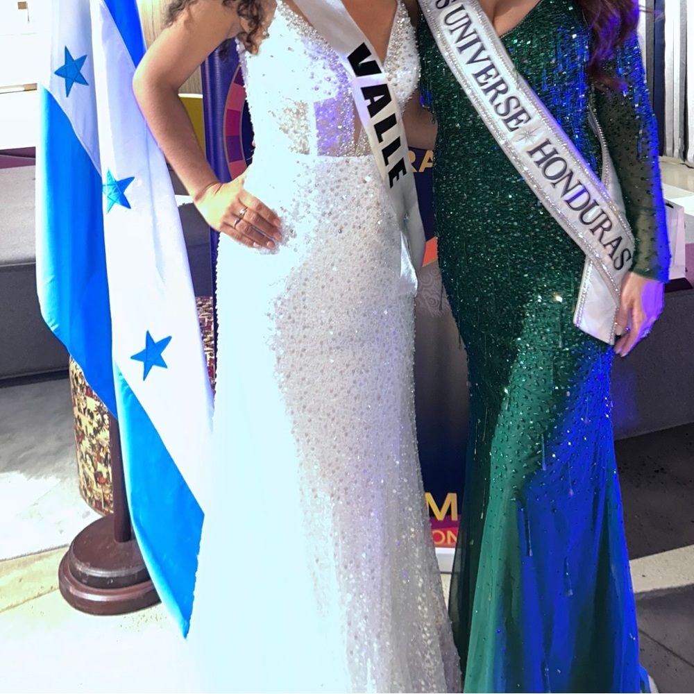 Mac Duggal White Sequin Gown - Picture 11 of 11